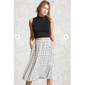 Forever 21 Grid print midi skirt with pockets!